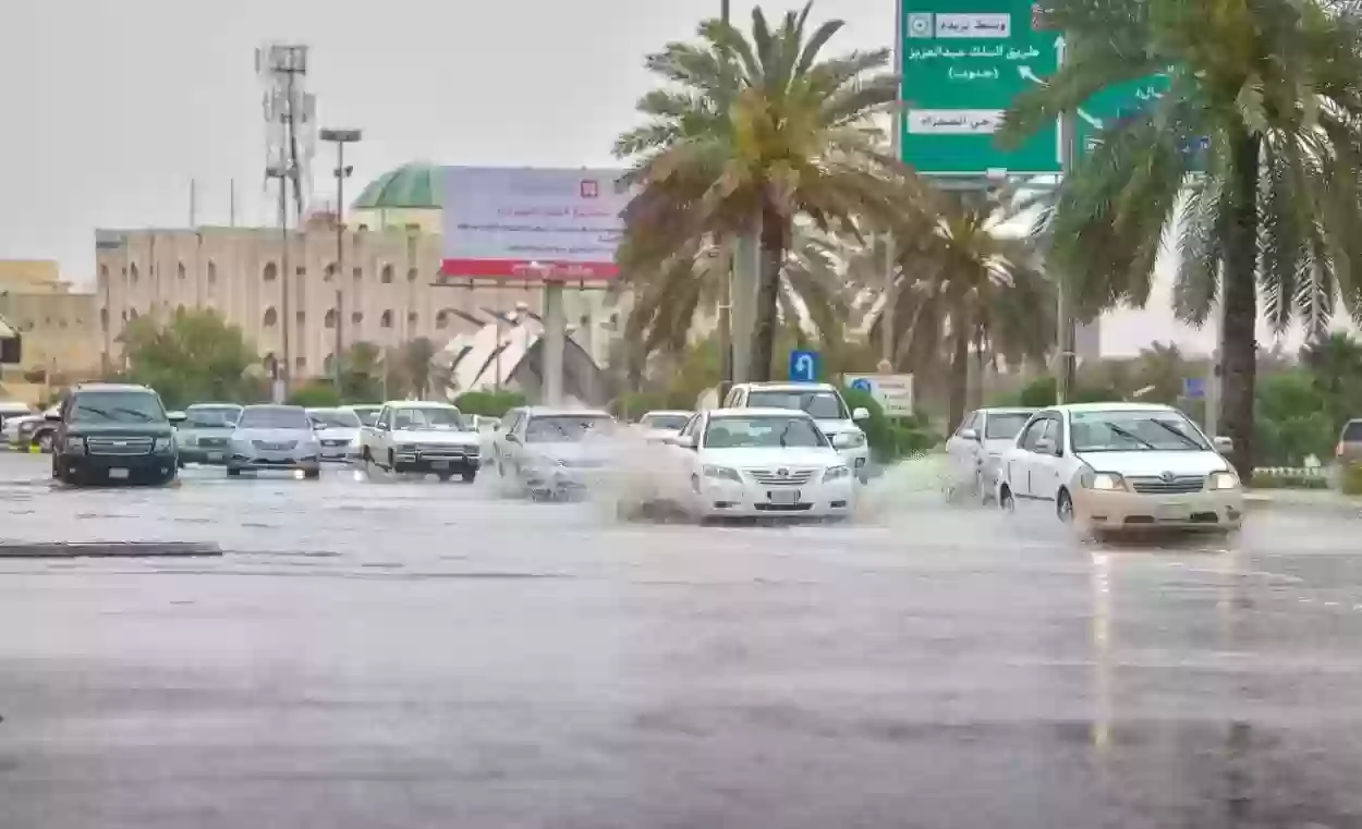 الأرصادالسعودية تكشف تفاصيل حالة الطقس المتوقعة اليوم.. وتحدد المناطق المتأثرة بالسيول والأمطار الغزيرة