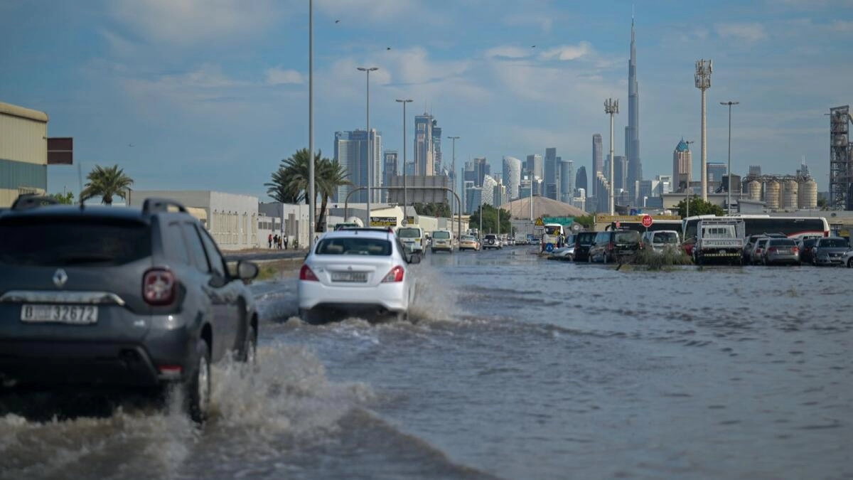 طقس الإمارات: أمطار على بعض المناطق وانخفاض درجات الحرارة خلال الساعات المقبلة