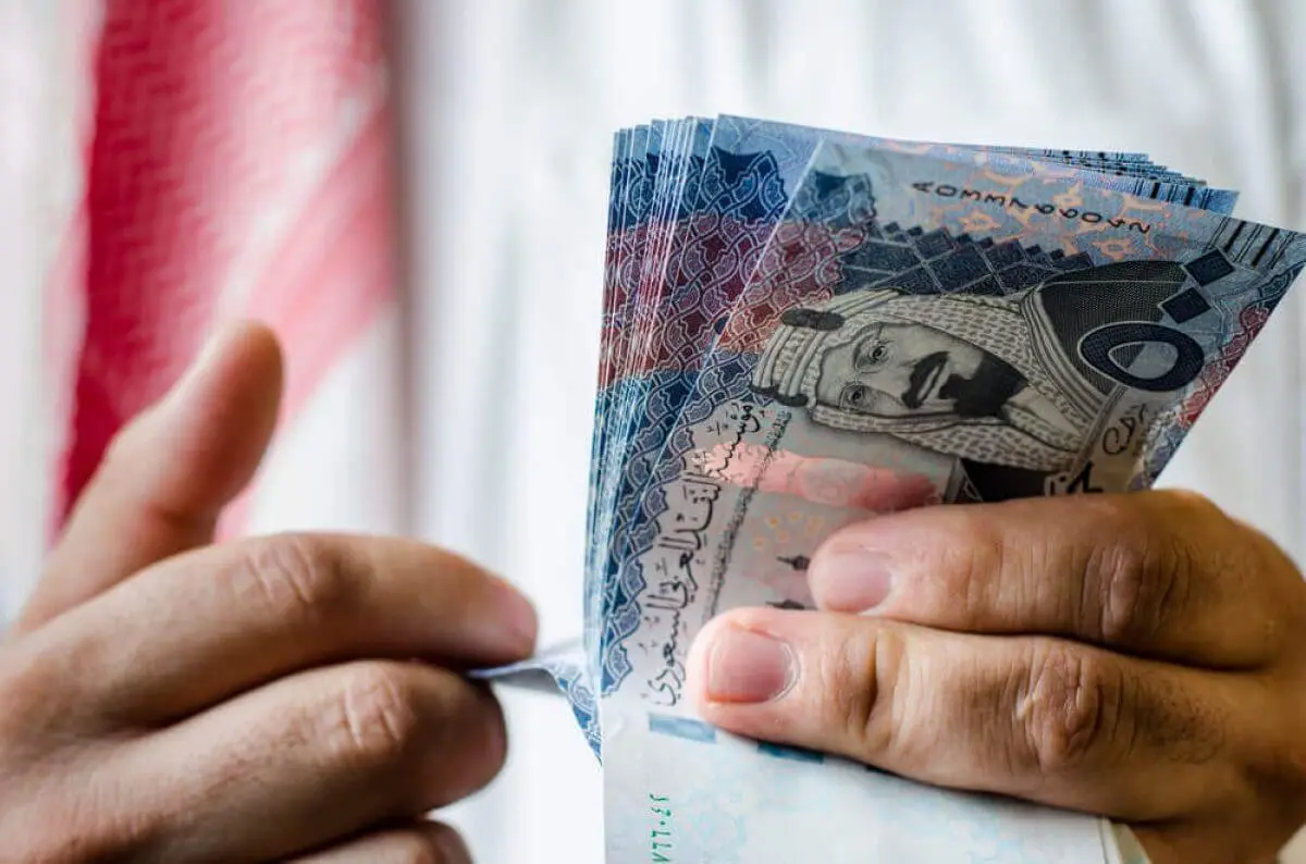 عاجل .. زيادة رواتب الموظفين السعوديين 1000 ريال بدء من شهر نوفمبر .. وزارة الموارد البشرية توضح الحقيقة ؟