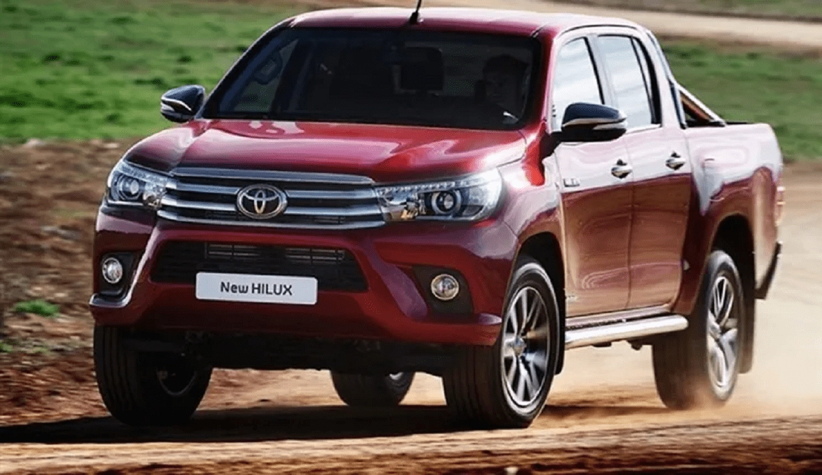 تويوتا هايلكس 2024 الجديدة Toyota Hilux سيارة بيك أب بتصميم أنيق في السعودية