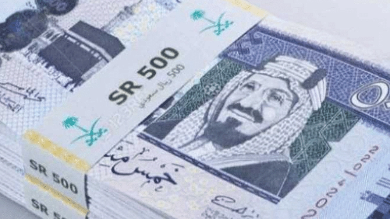 السوق السوداء ترفع سعر الريال السعودي اضعاف مضاعقة بسبب طلبات المعتمرين تعرف علي احدث سعر الان للعملة امام الجنية بالبنوك ومختلف المناطق