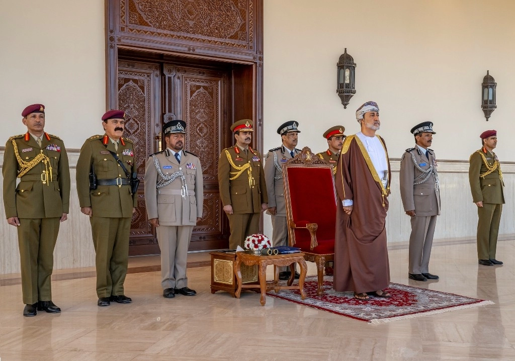 جلالة السُّلطان يرعى العرض العسكري بمناسبة العيد الوطني الـ53 