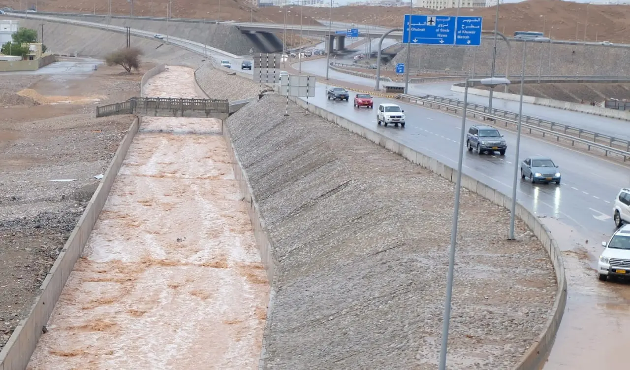 صدور التقرير للأرصاد الجوية بهيئة الطيران المدني العماني التنبيه رقم (4) حول غزارة الأمطار على هذة المناطق في السلطنة