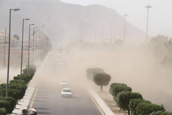 تنبيه برياح نشطة على 3 محافظات.. وأمطار متفرقة على جبال الحجر