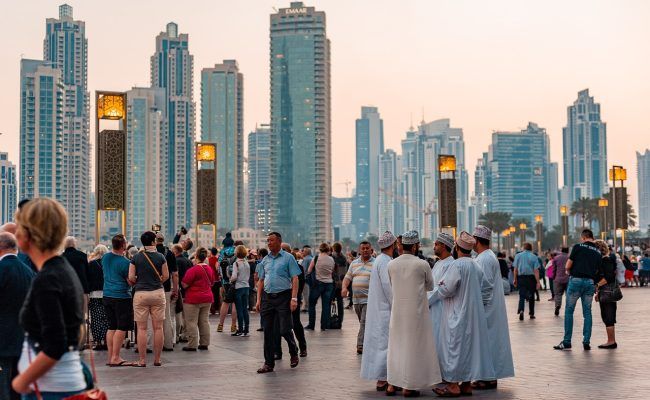 عاجل: وزارة الداخلية الإماراتية تعلن حقيقة ترحيل أبناء هذه الجنسية وطردهم من جميع الوظائف